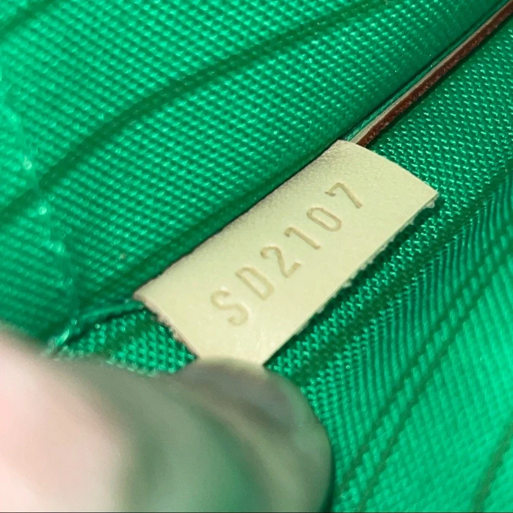 Louis Vuitton Hawaii Neverfull MM Tote w Pouch - Picture 16 of 16